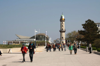 Promenade Warnemünde &copy; Julia Roeser