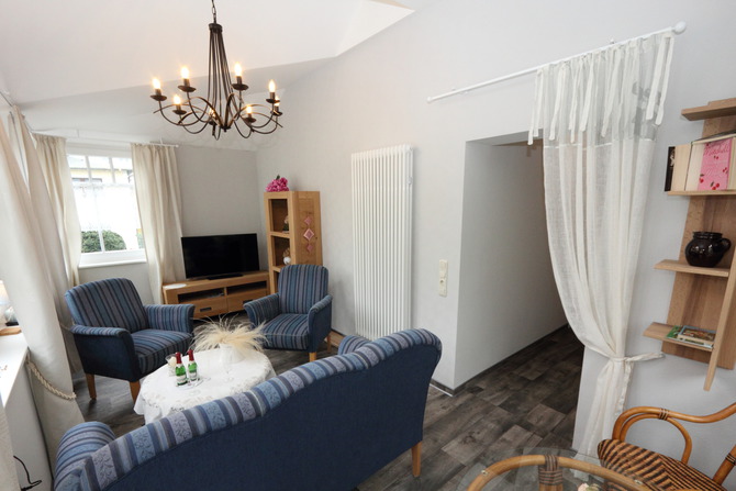 Ferienwohnung in K&uuml;hlungsborn - Ferienhaus zum Strand - zwei Lichtquellen