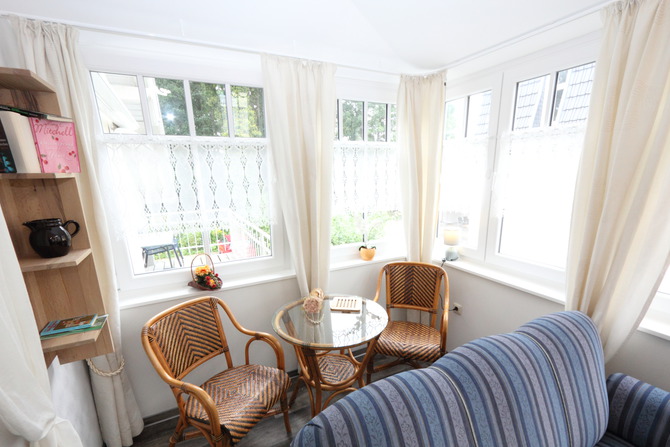 Ferienwohnung in K&uuml;hlungsborn - Ferienhaus zum Strand - mit stiller Leseecke