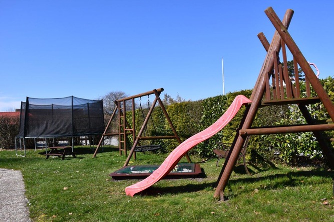 Ferienwohnung in Fehmarn OT Gammendorf - Ferienhof Hopp - Spa&szlig; mit Schaukel, Rutsche, Sandkasten,Trampolin