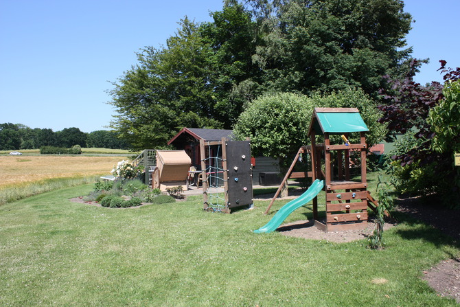 Ferienwohnung in Rettin - Ferienhof Hansen Strandhafer - Gartenh&auml;uschen mit Strandkorb und Spielplatz