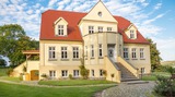 Ferienwohnung in Neuenkirchen - Gutshaus Grubnow auf R&uuml;gen - Frontansicht Gut Grubnow