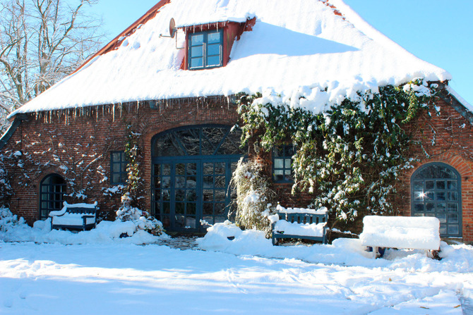 Ferienwohnung in K&uuml;kel&uuml;hn - Ferienhof Bl&ouml;hs - Haus im Winter