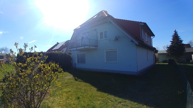 Ferienwohnung in Bastorf - Haus Mare - R&uuml;ckansicht mit Balkon der Ferienwohnung