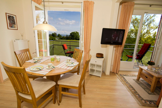 Ferienwohnung in Rettin - Ferienhof Hansen Lachm&ouml;we - Direkt auf den Balkon vom Wohnbereich