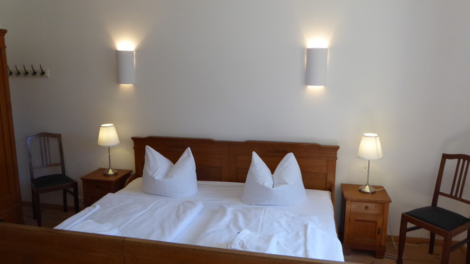 Ferienwohnung in Gingst - Gut Rattelvitz - Parterre Ost (A) - Schlafzimmer Doppelbett