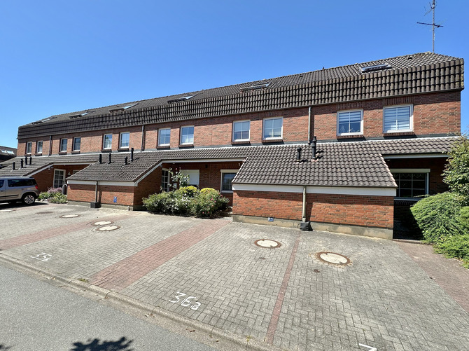 Ferienwohnung in Sch&ouml;nhagen - FerienWohnung Perlentaucher - Hausansicht mit Pkw-Stellplatz