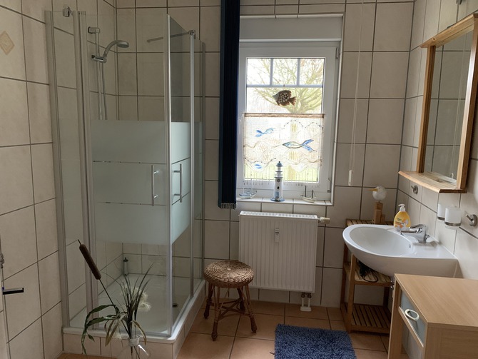 Ferienwohnung in Graal-M&uuml;ritz - Ostseeperle - Das Bad mit Dusche