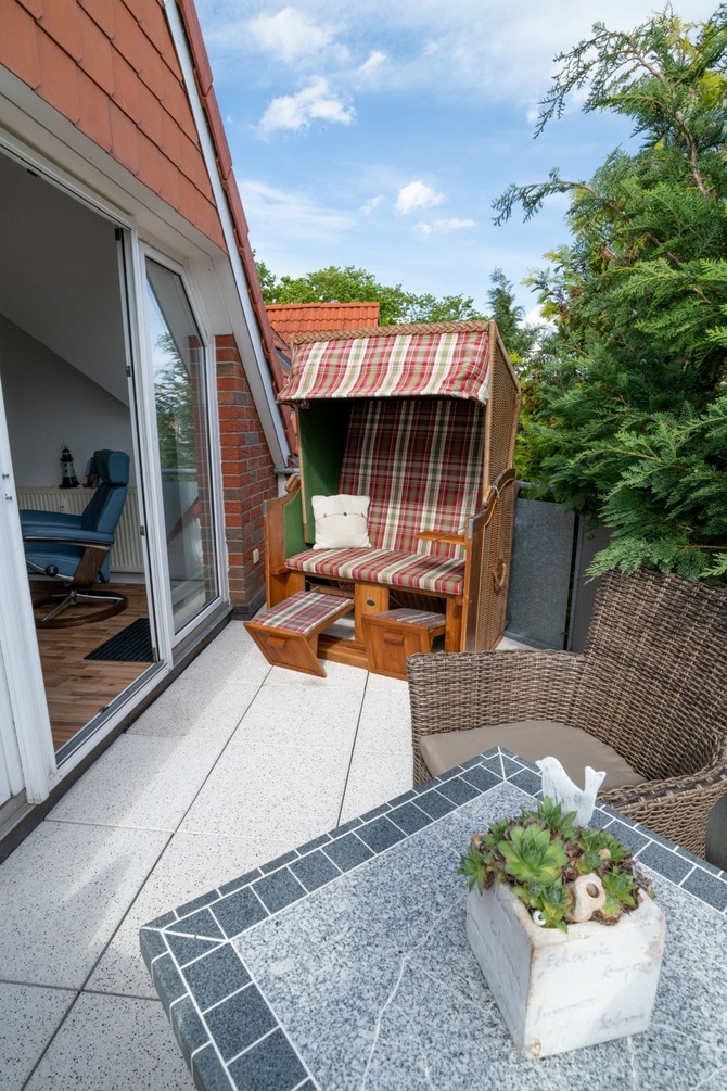 Ferienwohnung in Feldhusen - Diana Sch&ouml;ner Blick - Balkon mit eigenem Strandkorb