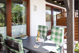 Ferienwohnung in Rettin - Bauernferienhof Kluvetasch Strandmuschel - Terrasse &uuml;berdacht und direkt am Gr&uuml;nen