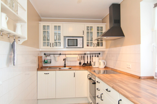Ferienwohnung in Bresewitz - Landhaus am Bodden - Herd, Backofen, Geschirrsp&uuml;ler, Microwelle