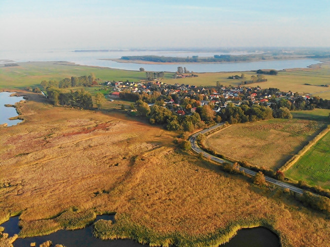 Ferienwohnung in Bresewitz - Landhaus am Bodden - Bresewitz, umgeben von Boddengew&auml;ssern