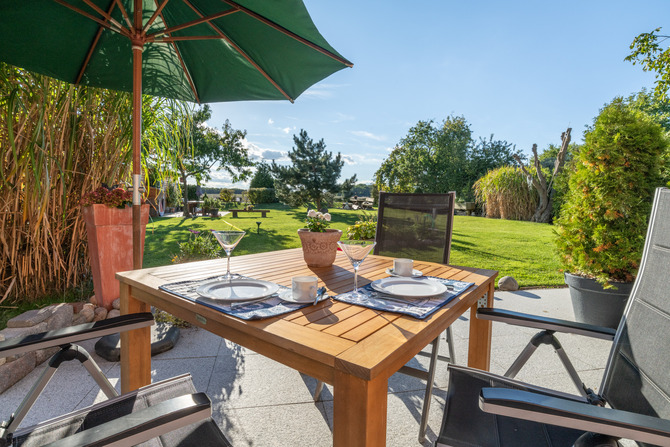 Ferienwohnung in Feldhusen - Diana EG Terrasse - Garten Blick von Ihrer Terrasse