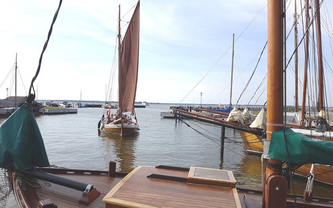 Ferienwohnung in Bodstedt - Haus Ostseer&auml;uber Fewo I - Bodstedter Hafen ca 7 Fu&szlig;minuten von Ferienwohnung