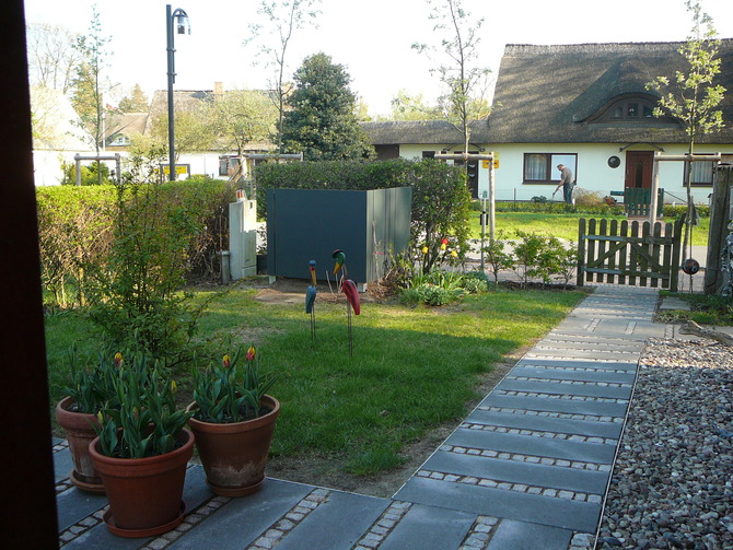 Ferienwohnung in Wieck a. Dar&szlig; - Aalreuse 2 - Eingangspforte mit bepflanztem M&uuml;llstandort