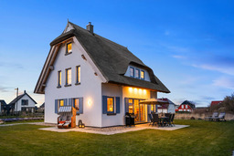 R&uuml;genzauber Reetdachhaus mit Sauna u. Kamin | Strandn&auml;he | Garten