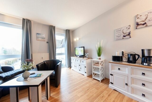 Ferienwohnung in Lobbe - Ferienwohnung 30 - Strandhaus M&ouml;nchgut - Endloser Sandstrand und das weite Meer - Bild 2