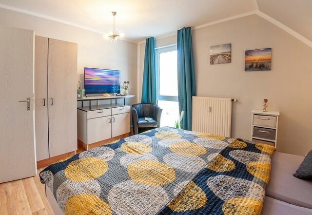Ferienwohnung in Lobbe - Ferienwohnung 30 - Strandhaus M&ouml;nchgut - Endloser Sandstrand und das weite Meer - Bild 7
