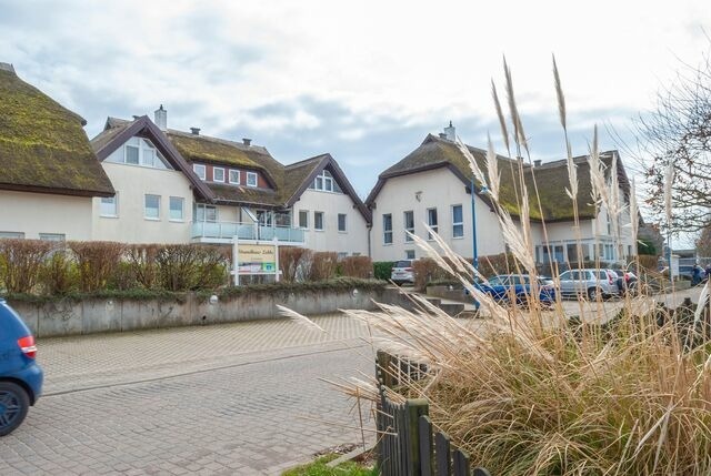 Ferienwohnung in Lobbe - Ferienwohnung 30 - Strandhaus M&ouml;nchgut - Endloser Sandstrand und das weite Meer - Bild 12