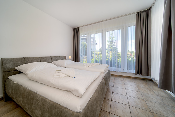 Ferienwohnung in B&ouml;rgerende - Appartement 1 - Familiensuite - Schlafzimmer 2 Nordseite, Doppelbett 1,80m breit