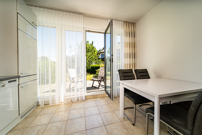 Ferienwohnung in B&ouml;rgerende - Appartement 1 - Familiensuite - K&uuml;che mit ausziehbarem Tisch