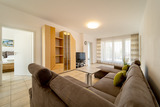Ferienwohnung in B&ouml;rgerende - Appartement 1 - Familiensuite - Wohnzimmer Sitzm&ouml;glichkeit 5 Personen