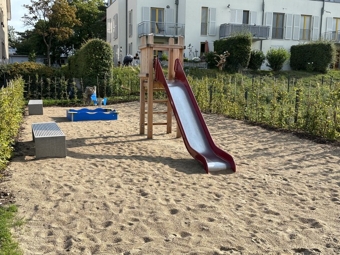Ferienwohnung in Boltenhagen - Wei&szlig;e Villen Whg. 19 - Spielplatz vor dem Haus