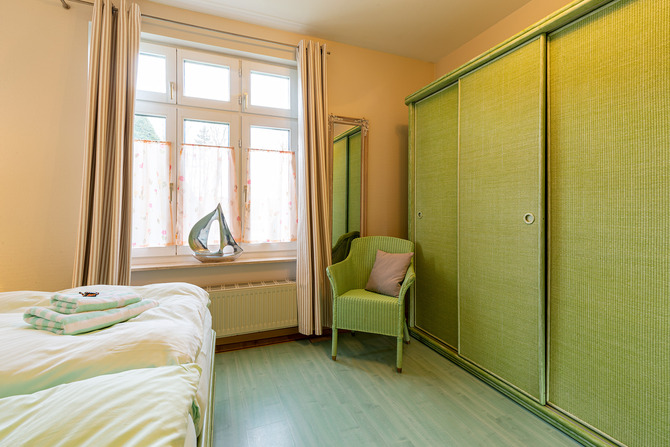 Ferienwohnung in Ostseeheilbad Zingst - Whg E, Ihr UrlaubsZuhause - Schlafzimmer mit Doppelbett