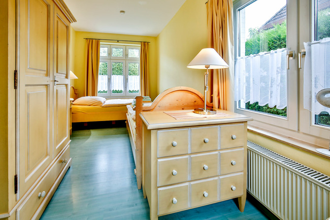 Ferienwohnung in Ostseeheilbad Zingst - Whg E, Ihr UrlaubsZuhause - Schlafzimmer mit zwei Einzelbetten
