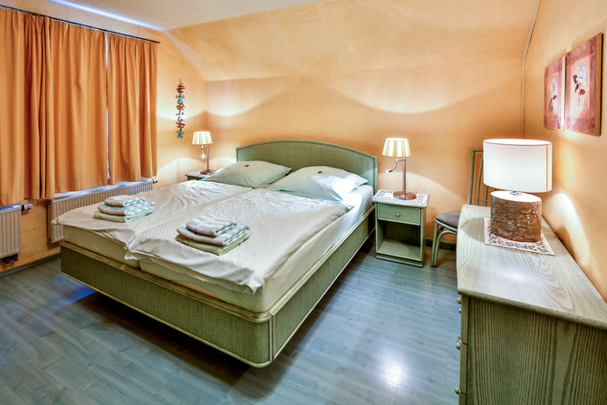 Ferienwohnung in Ostseeheilbad Zingst - Whg F, Ihr Urlaubszuhause - Schlafzimmer mit Doppelbett