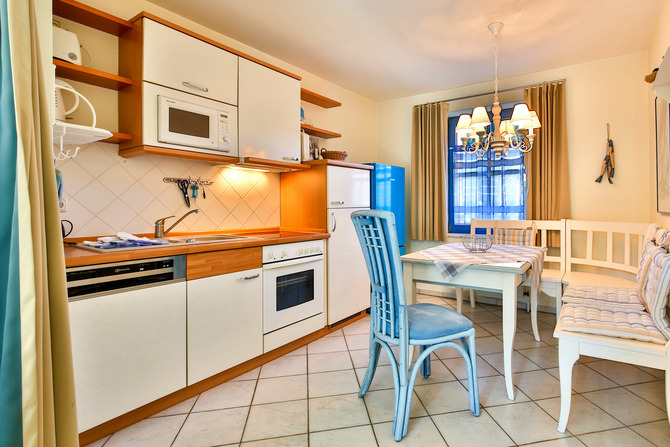 Ferienwohnung in Ostseeheilbad Zingst - Whg B, Ihr Urlaubszuhause - K&uuml;che mit Essplatz