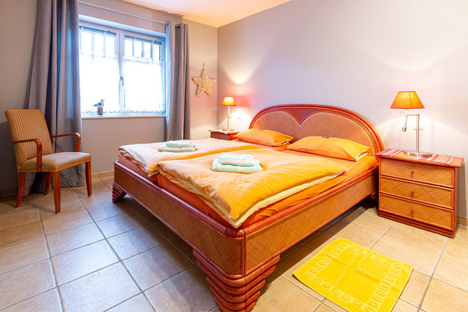 Ferienwohnung in Ostseeheilbad Zingst - Whg L, Ihr UrlaubsZuhause - Schlafzimmer mit Doppelbett