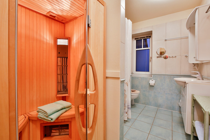 Ferienwohnung in Ostseeheilbad Zingst - Whg M, Ihr UrlaubsZuhause - Duschbad mit eigener Rotlicht-W&auml;rmekabine