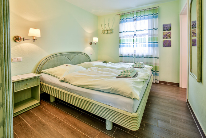 Ferienwohnung in Ostseeheilbad Zingst - Whg T, Ihr UrlaubsZuhause - Schlafzimmer mit Doppelbett