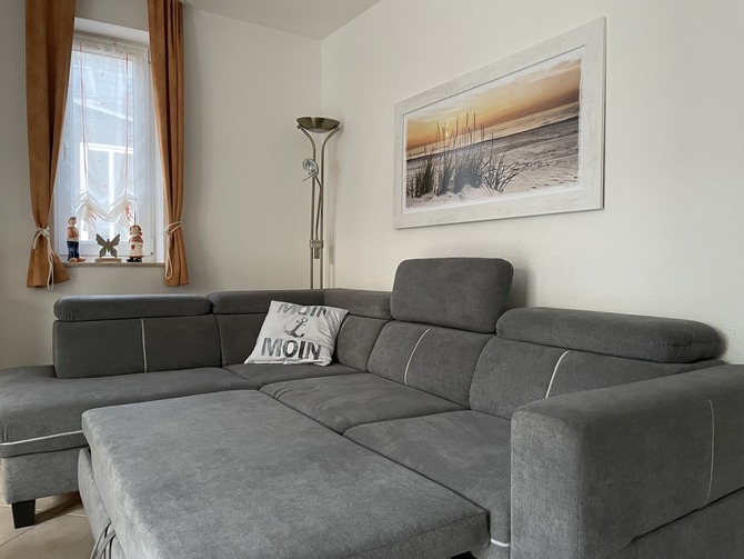 Ferienwohnung in Rostock - Zur gro&szlig;en Strandperle - Couch mit weiterer Schlaffunktion