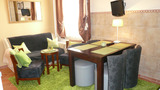 Ferienwohnung in Sassnitz - ROMANTIK 2 Balkone / Meerblick - Wohnk&uuml;che mit Sofa, Sitzgruppe und Esstisch