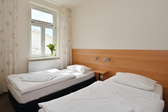 Ferienwohnung in Sellin - Ferienwohnung 9 in Sellin auf R&uuml;gen Villa Celia 6 Pers. WLAN, Sauna 200 m vom Strand entfernt - Bild 8