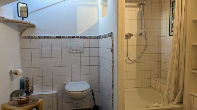 Ferienwohnung in Grube - Edler Altbau, 2,80m breites Doppelbett - Bild 10