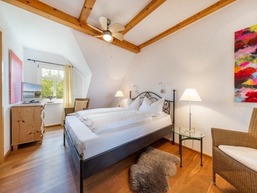 Ferienwohnung - R&uuml;genbrise mit Seeblick mit 3 B&auml;dern, Steg und Paddelboot - alle inklusive