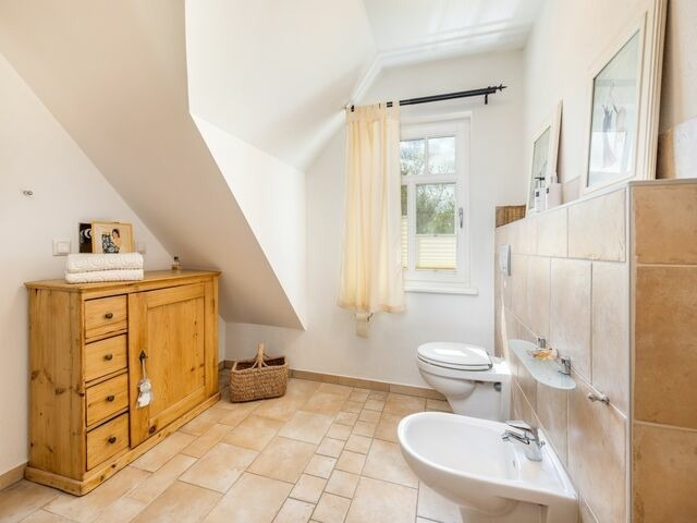 Ferienwohnung in Garz - Ferienwohnung - R&uuml;genbrise mit Seeblick mit 3 B&auml;dern, Steg und Paddelboot - alle inklusive - Bild 15