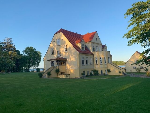 Ferienwohnung in Neuenkirchen (R&uuml;gen) - Ferienwohnung 5 am Wasser Gut Grubnow R&uuml;gen WLAN und Sauna - Bild 2