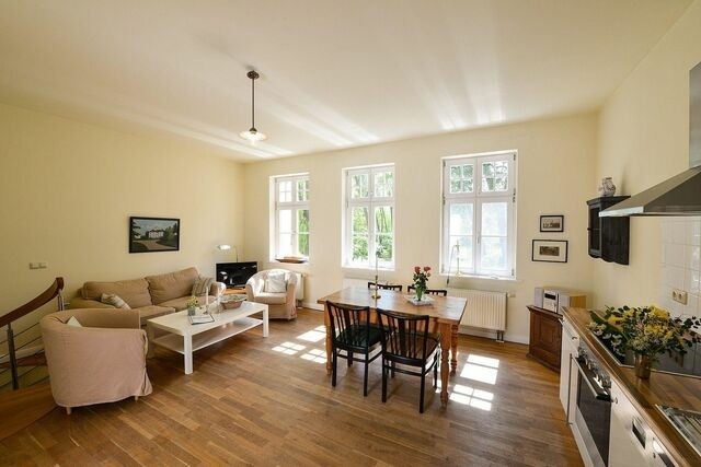 Ferienwohnung in Neuenkirchen (R&uuml;gen) - Gutshaus Grubnow Ferienwohnung 2 am Wasser Sauna und WLAN incl. - Bild 2